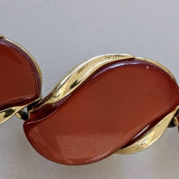 Lisner necklace on trend Amber color 17in - Picture 4 of 8